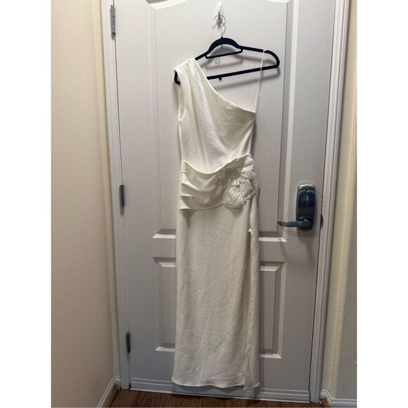 ELLIATT Janelle One Shoulder Gown White Bachelorette Bridal Wedding size M NWT - Picture 6 of 8